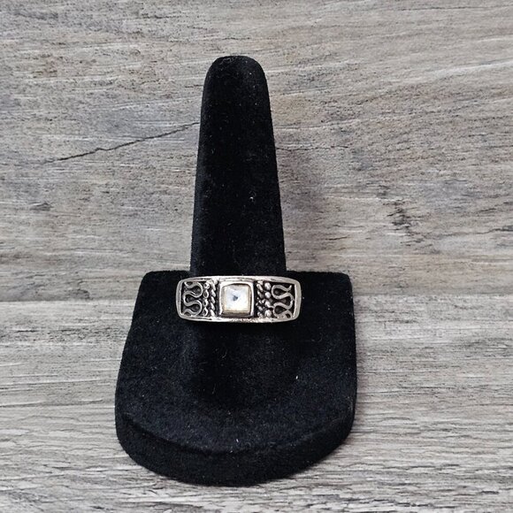 Vintage Silver Tone White Calcite Inlay Art Deco Etched Ring - Picture 6 of 7